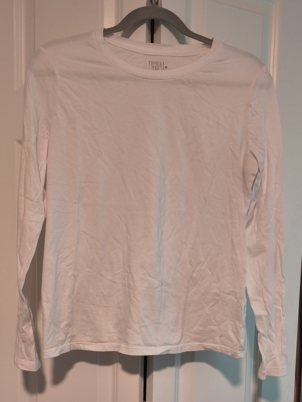 Time and Tru White Long-Sleeve Crewneck Tee